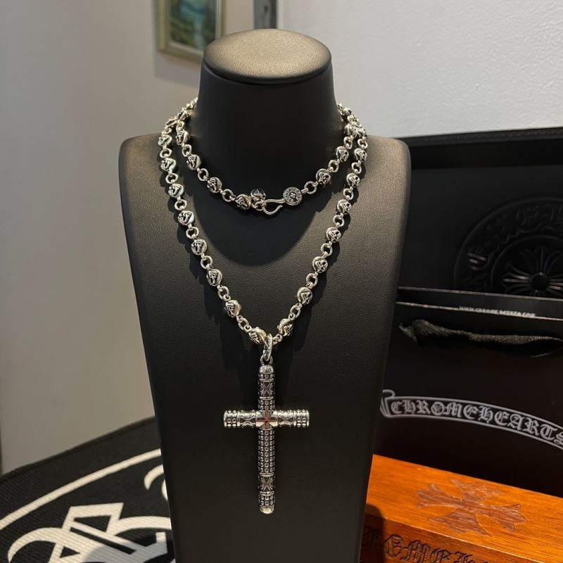 Ch*0me He**ts necklaces